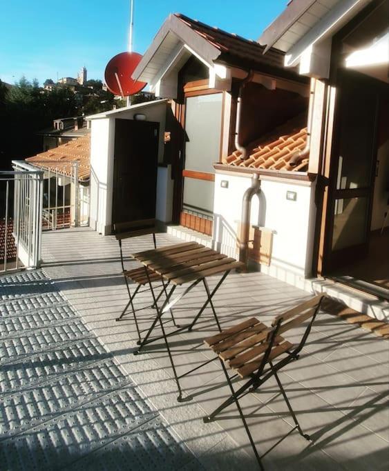 Charming 2.5Room Flat In Center Of Monforte dʼAlba المظهر الخارجي الصورة