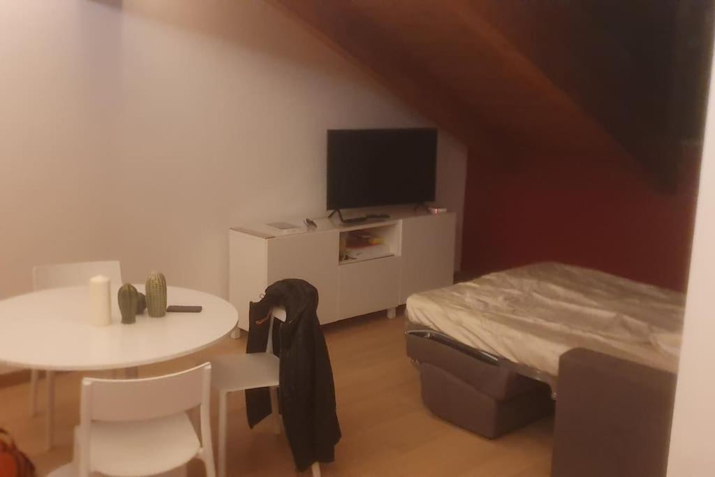Charming 2.5Room Flat In Center Of Monforte dʼAlba المظهر الخارجي الصورة