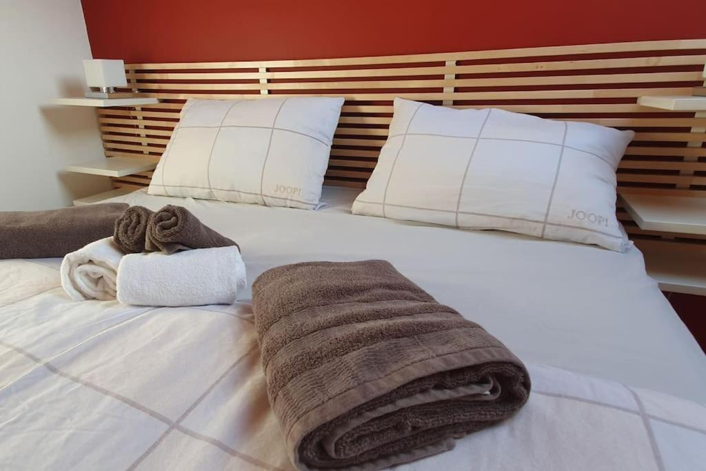 Charming 2.5Room Flat In Center Of Monforte dʼAlba المظهر الخارجي الصورة