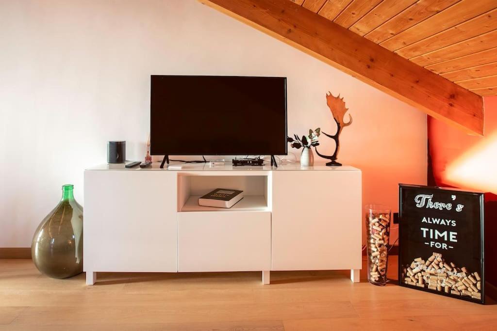 Charming 2.5Room Flat In Center Of Monforte dʼAlba المظهر الخارجي الصورة