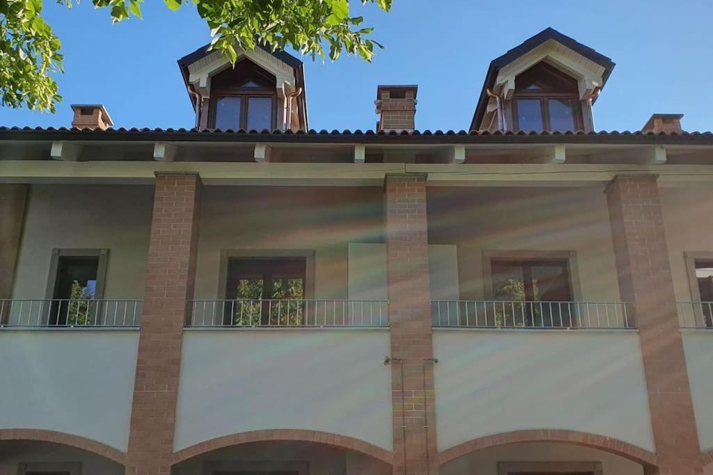 Charming 2.5Room Flat In Center Of Monforte dʼAlba المظهر الخارجي الصورة