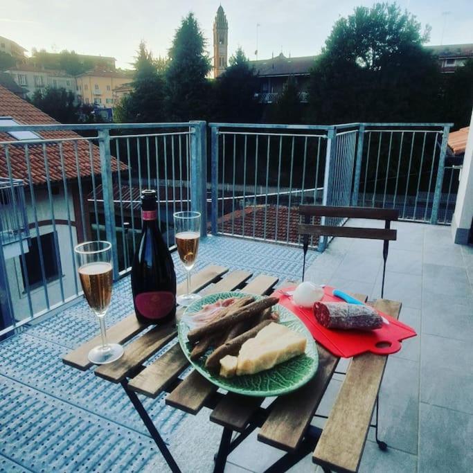 Charming 2.5Room Flat In Center Of Monforte dʼAlba المظهر الخارجي الصورة